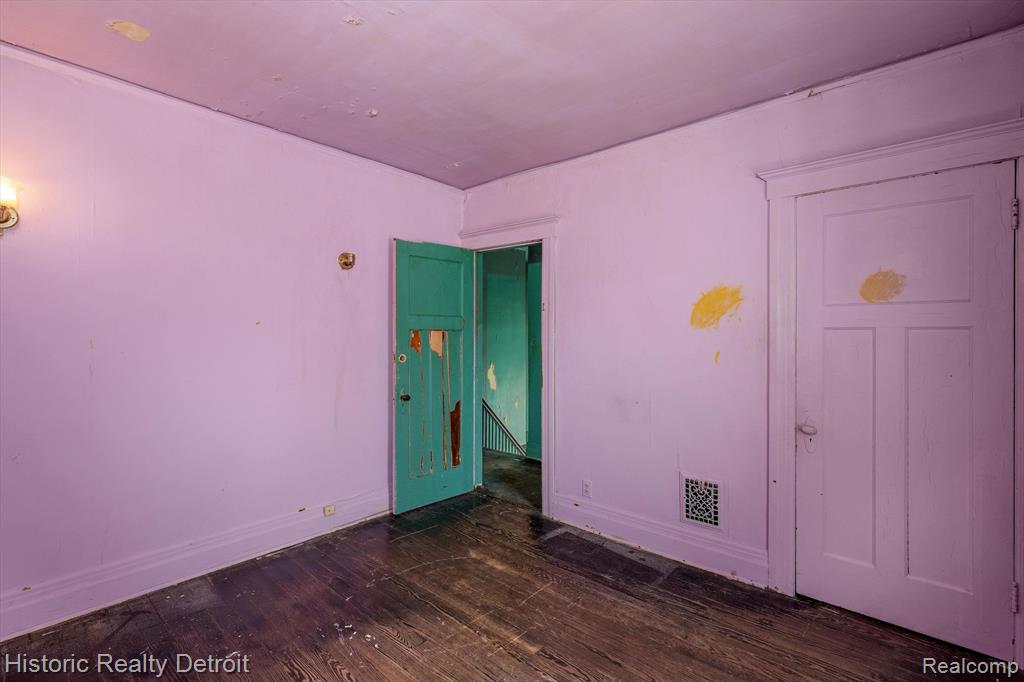 923 CALVERT Street, Detroit, MI 48202 — Photo 20