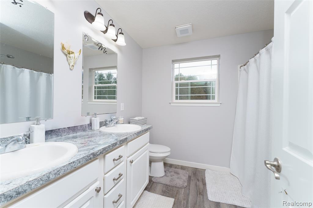 7047 Bennington Greens Drive, Owosso, MI 48867 — Photo 18
