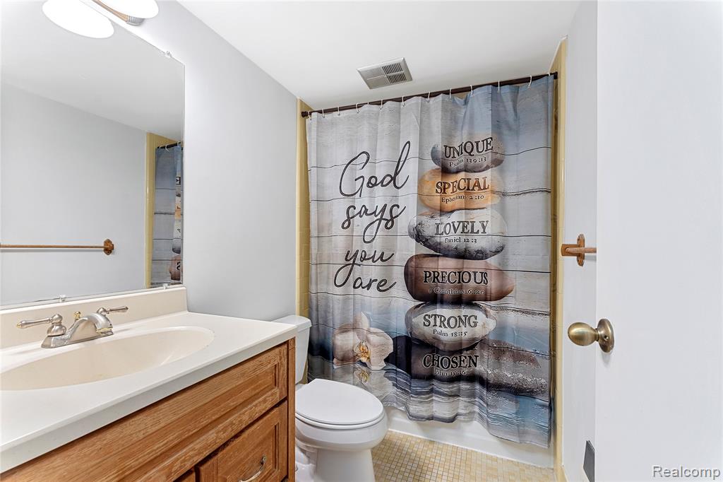 4655 Leisure Lane, 48, Trenton, MI 48183 — Photo 8