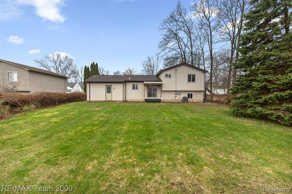 2714 Hallman Avenue, Waterford, MI 48328 — Photo 4