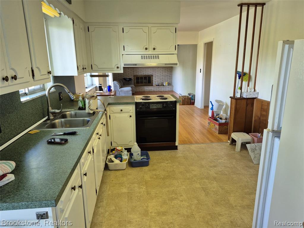4295 Sashabaw Road, Waterford, MI 48329 — Photo 16