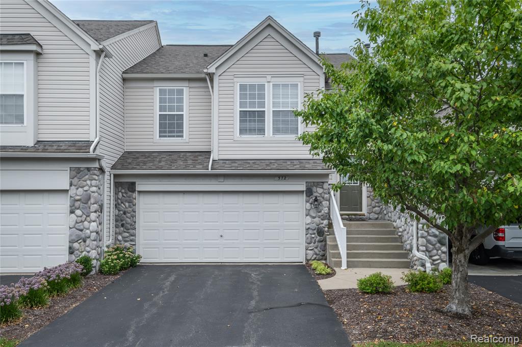 572 Dockside Circle, Holly, MI 48442 — Photo 2