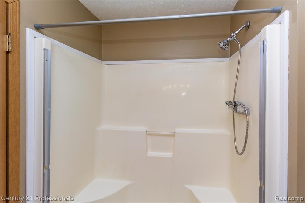 4080 Cass Elizabeth Road, Waterford, MI 48328 — Photo 18