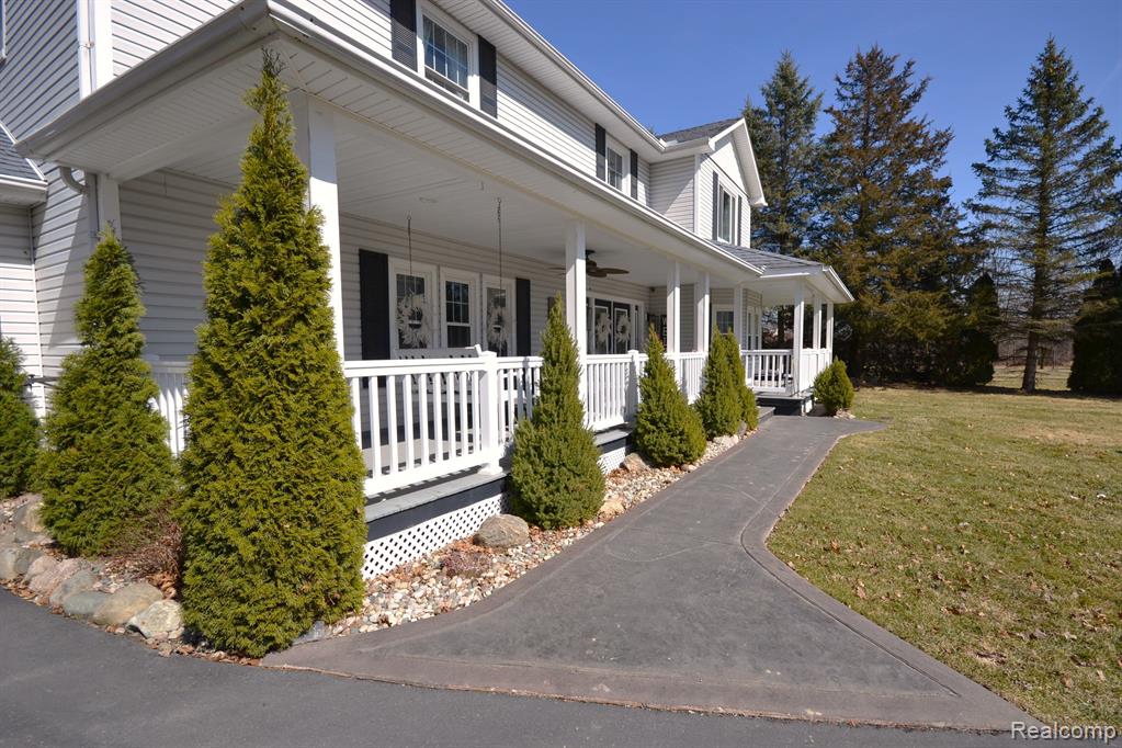 4072 W MAPLE Road, Wixom, MI — Photo 3