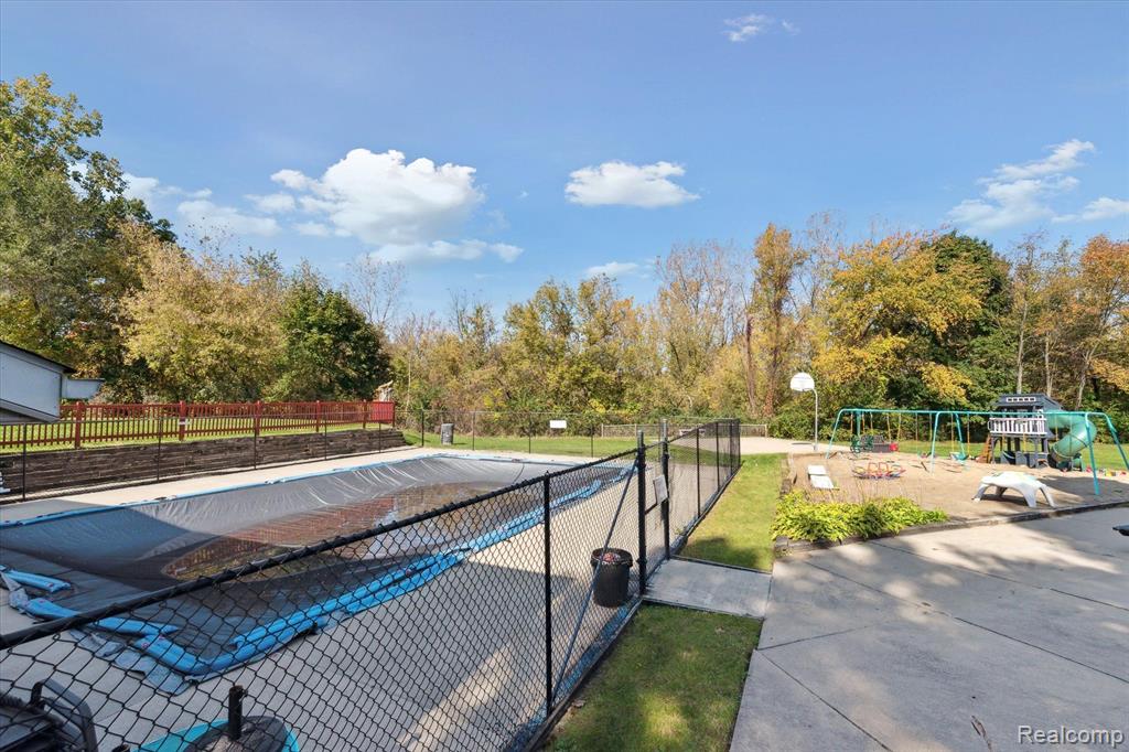 13365 LAKE POINT Boulevard, Belleville, MI 48111 — Photo 50