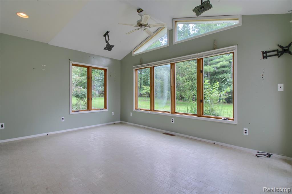 8695 Stout Avenue, Grosse Ile, MI 48138 — Photo 17