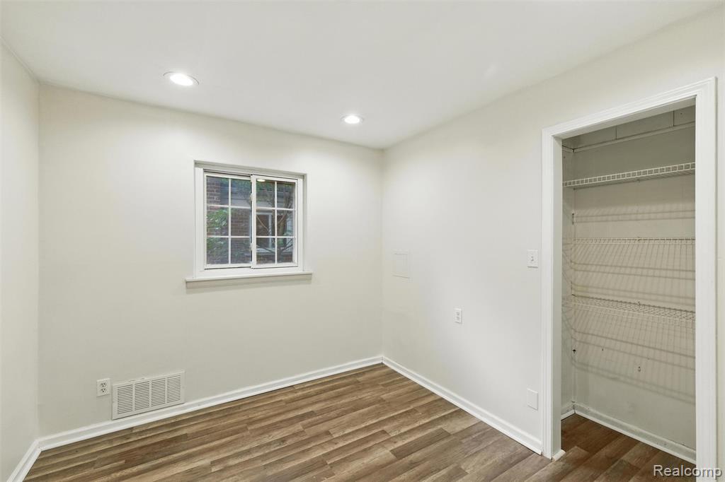 4108 Harding Street, Dearborn Heights, MI 48125 — Photo 14