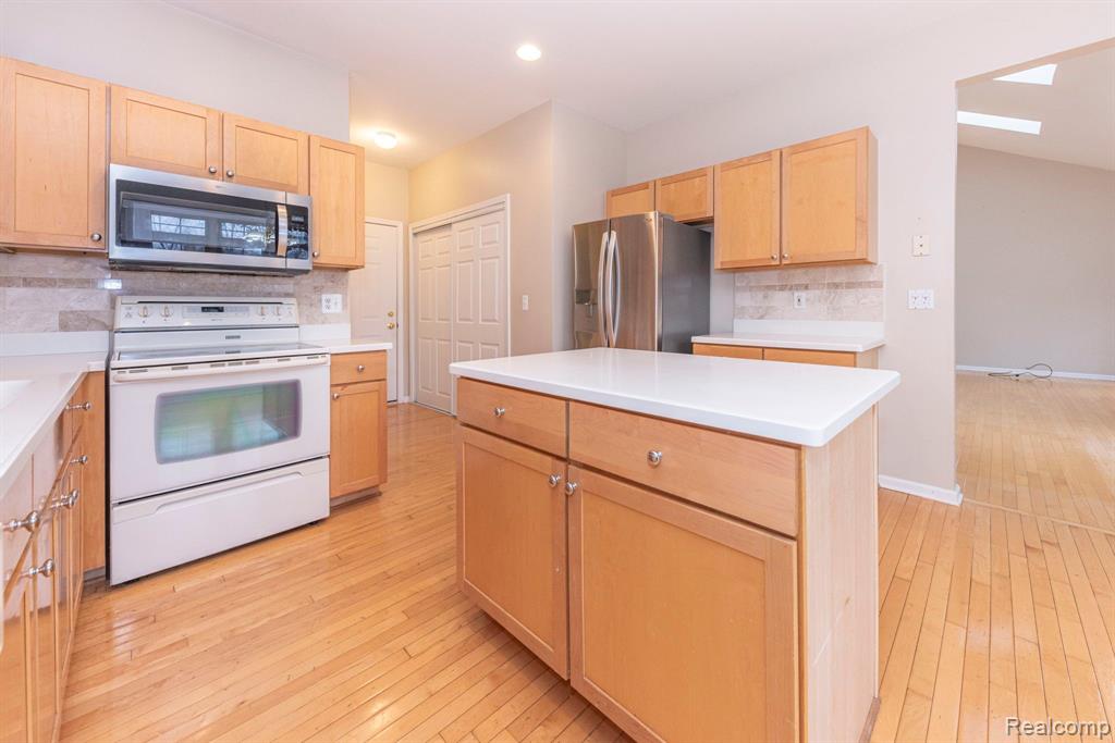 7246 Gateway Drive, West Bloomfield, MI — Photo 30