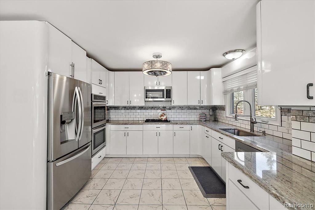6463 ROYAL POINTE Drive, West Bloomfield, MI — Photo 19