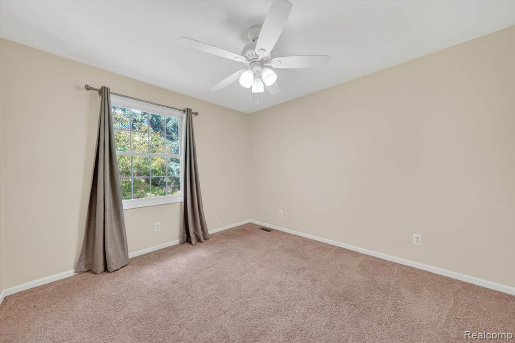 1112 Vernier Road, Grosse Pointe Woods, MI 48236 — Photo 25