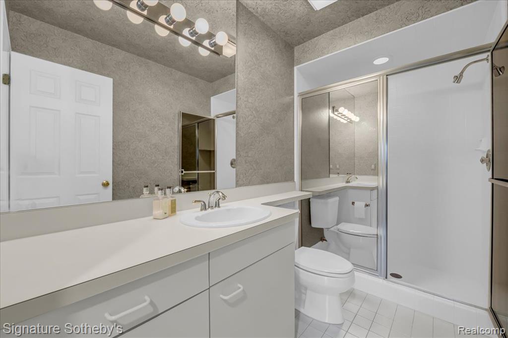 7525 Danbury Drive, West Bloomfield, MI — Photo 12