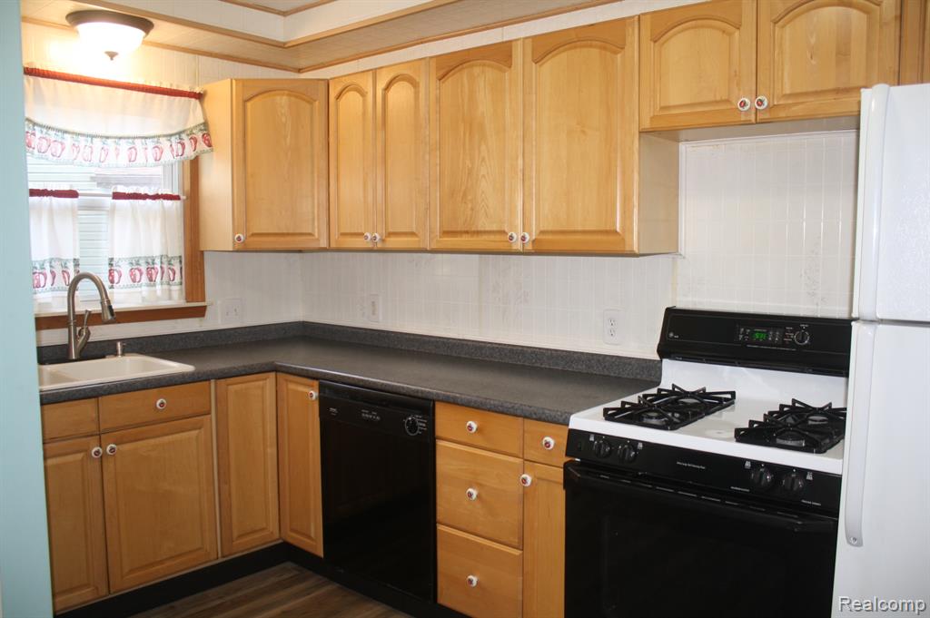 5001 Montfaucon Street, Trenton, MI 48183 — Photo 7