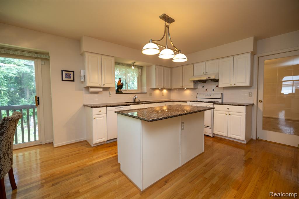 6926 Alden Drive, West Bloomfield, MI 48324 — Photo 12