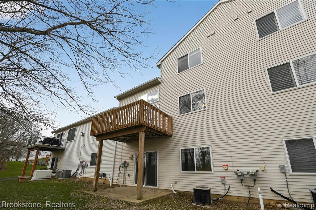 986 Spirea, 44, Howell, MI 48843 — Photo 45