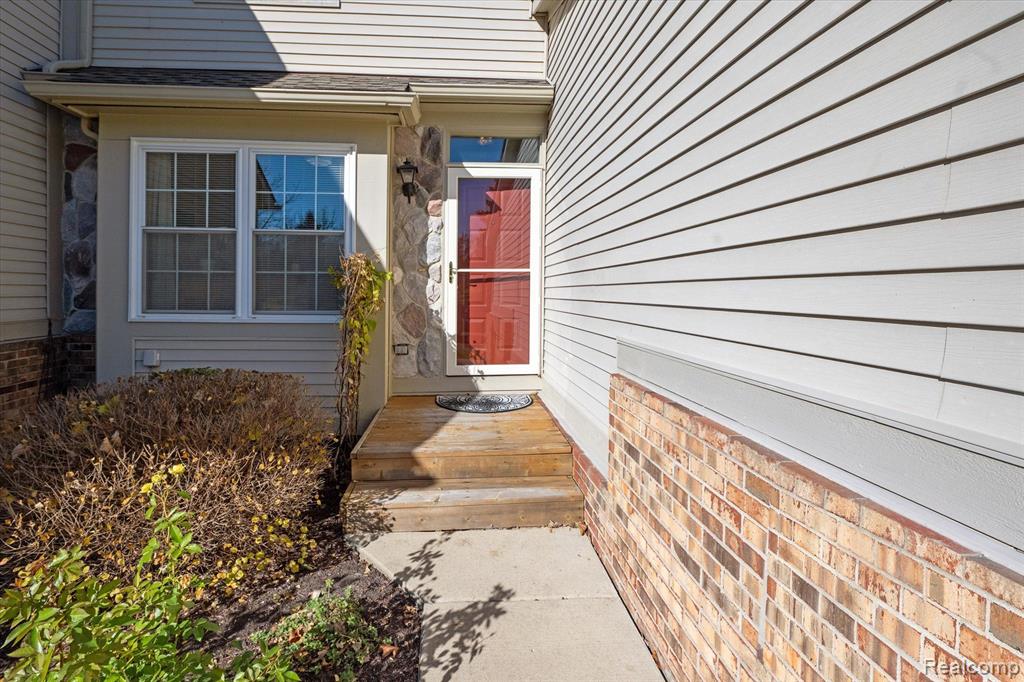 31187 LIVINGSTON Drive, Novi, MI 48377 — Photo 30