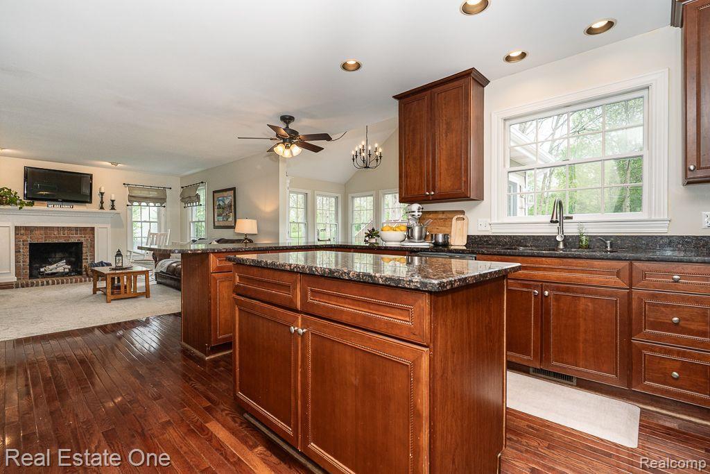 9079 TWIN OAKS, Flushing, MI 48433 — Photo 7
