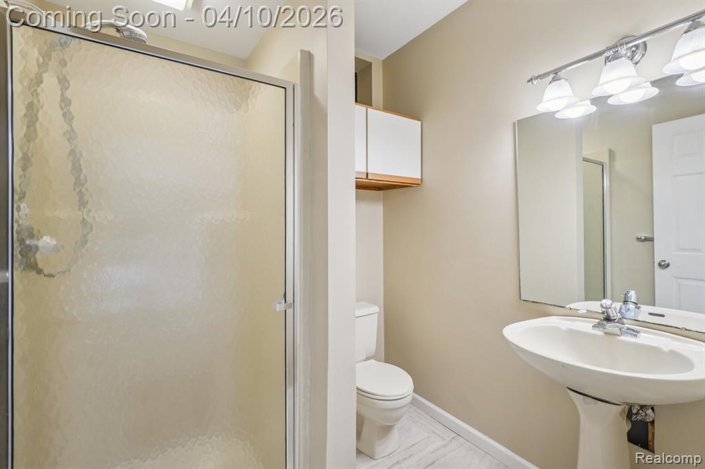 8933 Minne Wanna Road, Clarkston, MI 48348 — Photo 29