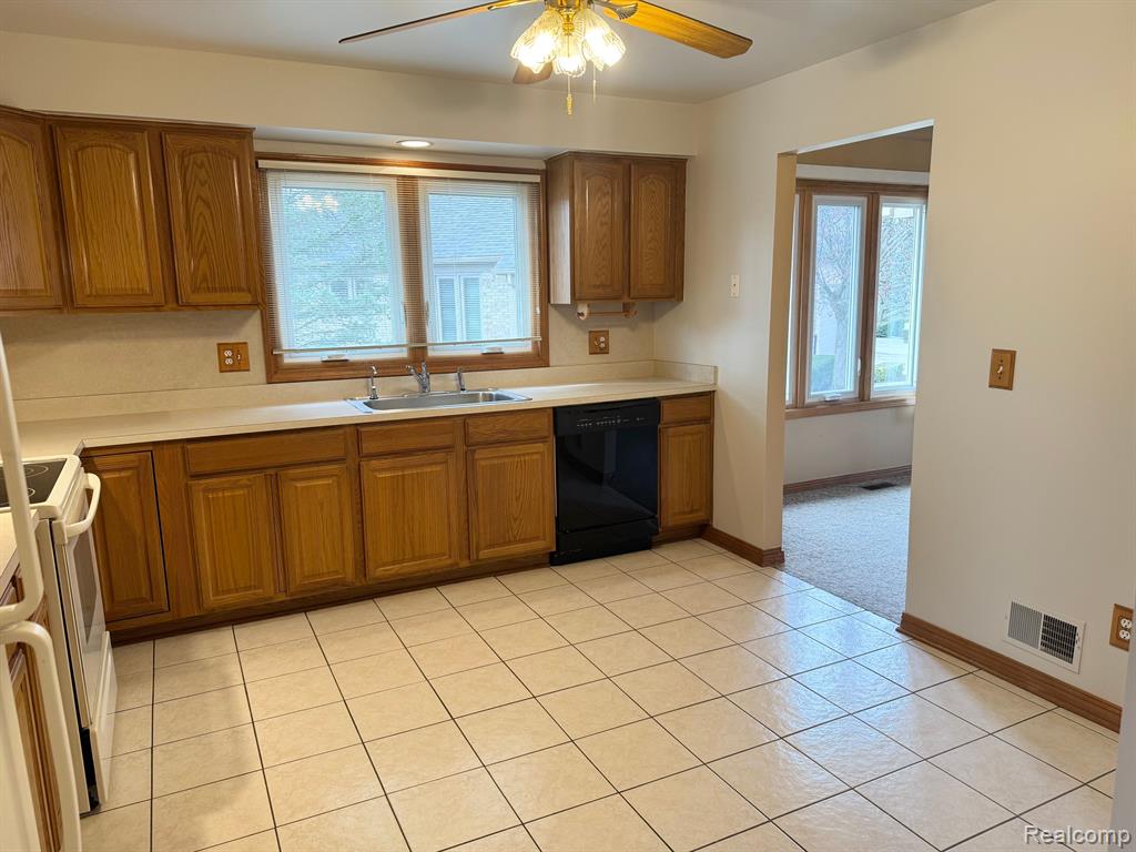 52702 HUNTERS POINTE, Macomb, MI 48042 — Photo 8