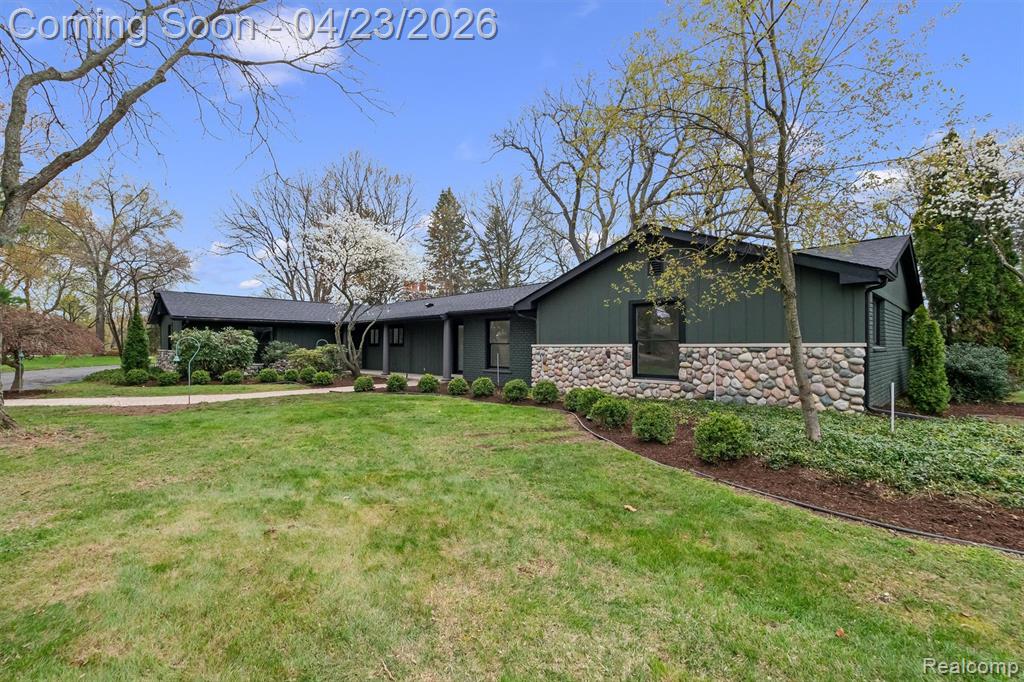 6800 Crestway Drive, Bloomfield Hills, MI 48301 — Photo 2