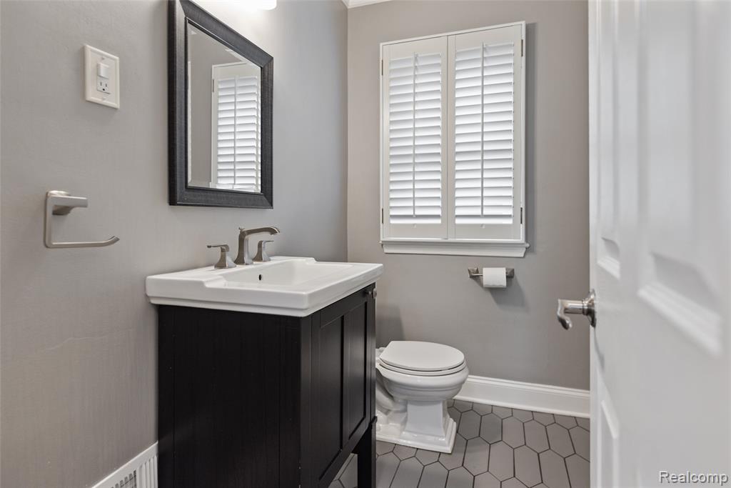 986 Smith Avenue, Birmingham, MI 48009 — Photo 18