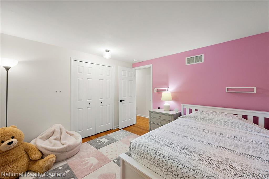 21201 E Chigwidden Street, Northville, MI 48167 — Photo 29
