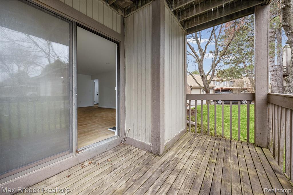 7443 Brynmawr Court, West Bloomfield, MI — Photo 39