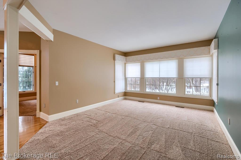 5475 Woodfield Parkway, Grand Blanc, MI 48439 — Photo 15
