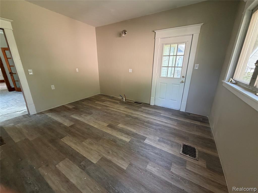 808 Division Street, Owosso, MI 48867 — Photo 6