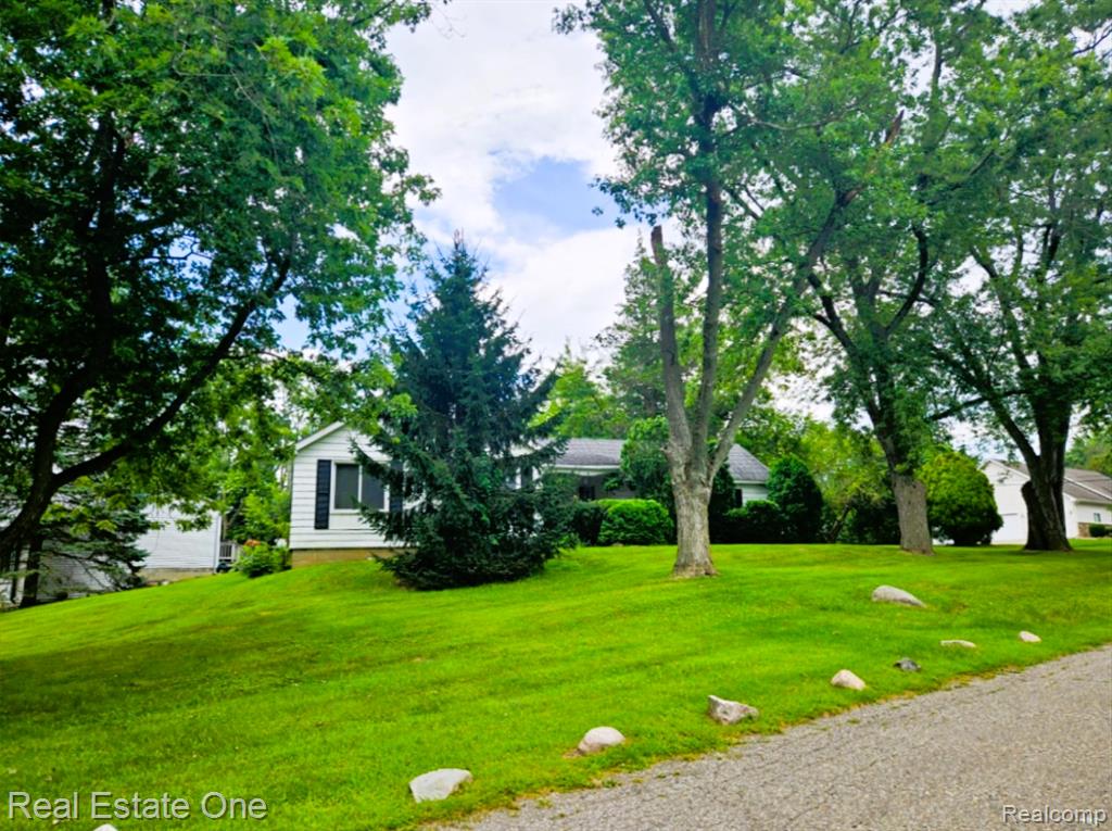 4415 Welland Drive, West Bloomfield, MI 48323 — Photo 36
