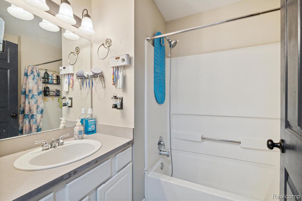 29265 GLEN OAKS Boulevard E, Farmington Hills, MI 48334 — Photo 14