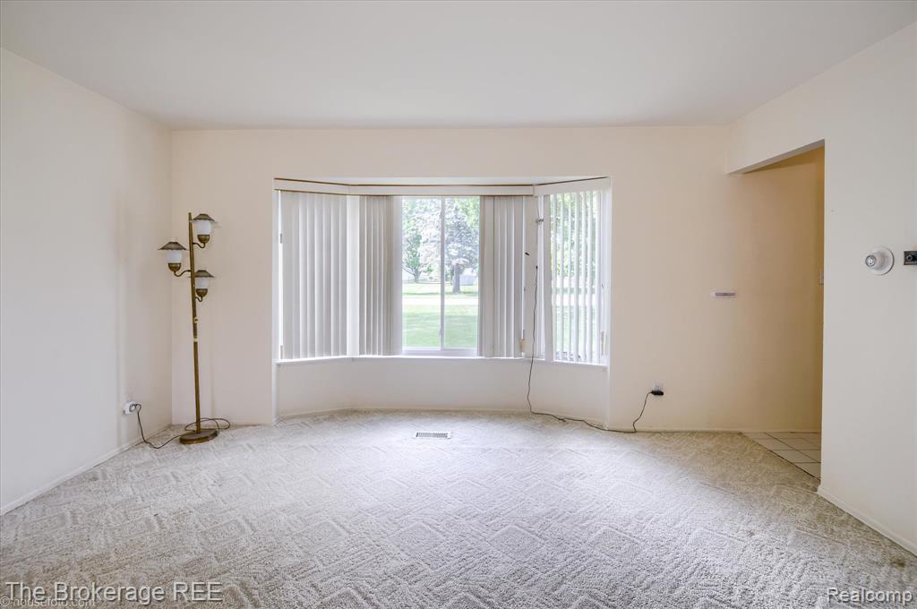 6228 Greenview Drive, Burton, MI 48509 — Photo 13