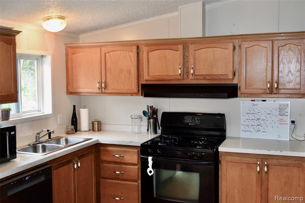 2140 S Dye Road, Flint, MI 48532 — Photo 5