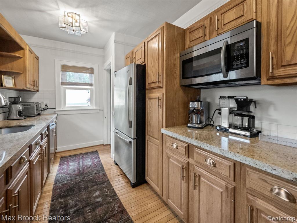 913 MAPLEGROVE Avenue, Royal Oak, MI 48067 — Photo 11