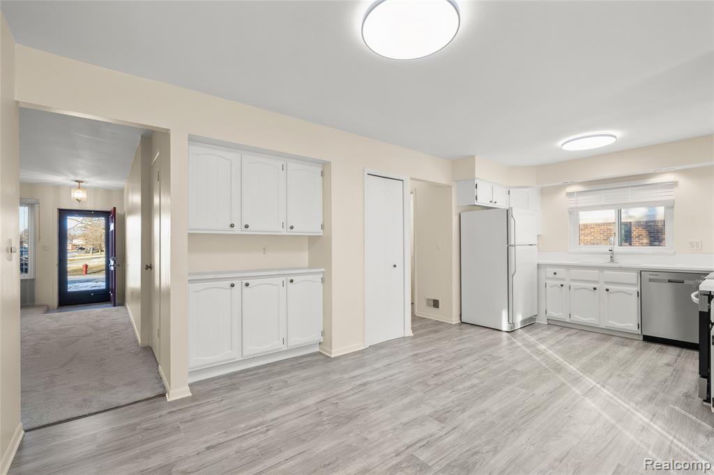 40661 Oakwood Drive, Novi, MI — Photo 7