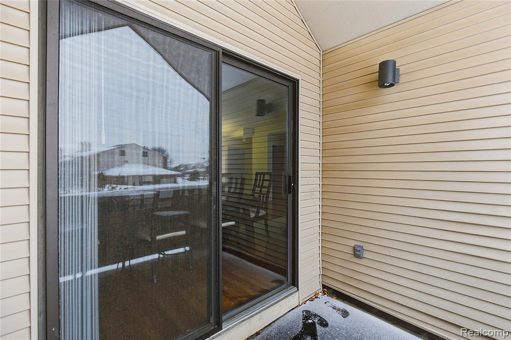 6700 Ridgefield Circle, 201, West Bloomfield, MI — Photo 21