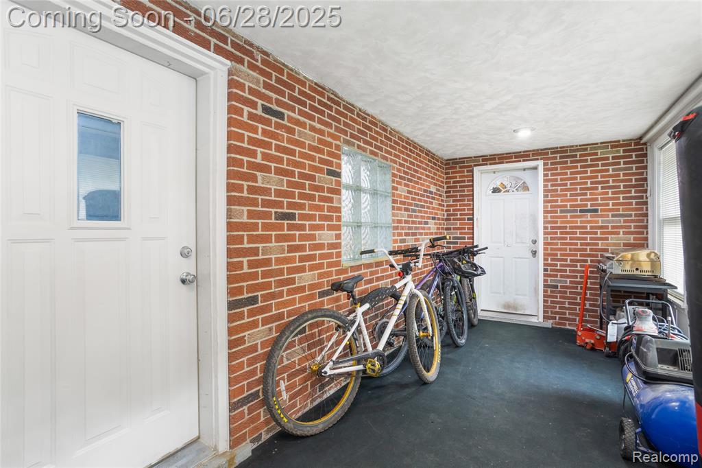 5204 Ashley Street, Detroit, MI 48236 — Photo 9