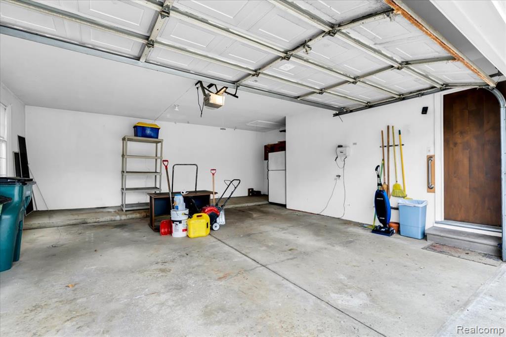 19010 Lacrosse Avenue, Lathrup Village, MI 48076 — Photo 36
