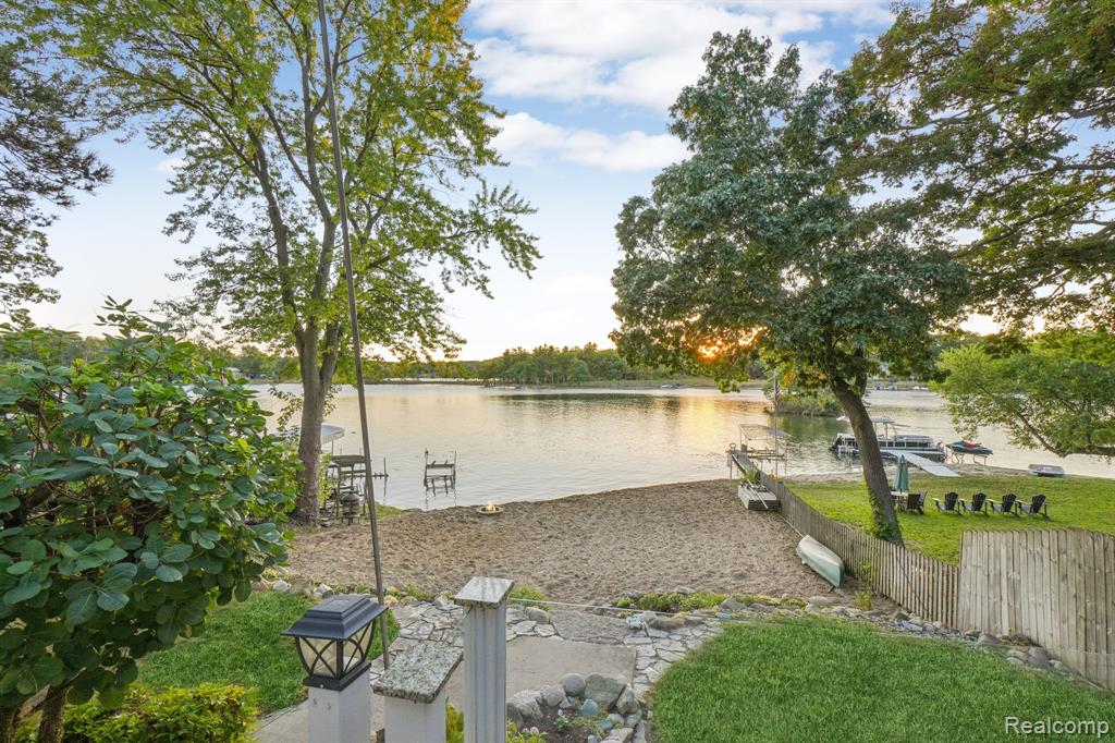 4123 Windiate Park Drive, Waterford, MI 48329 — Photo 59