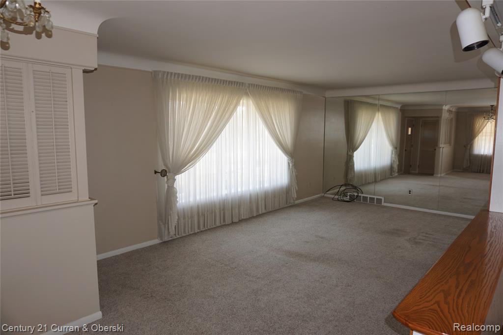 7518 Highview Street, Dearborn Heights, MI 48127 — Photo 9