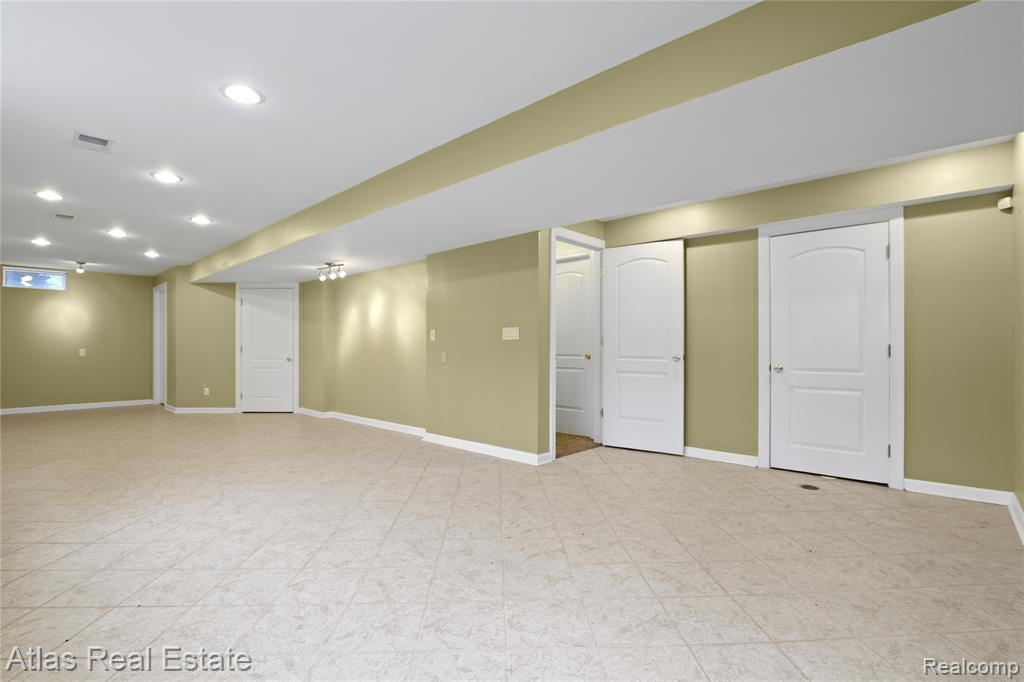 4028 Grand Oaks Court, Burton, MI 48519 — Photo 41