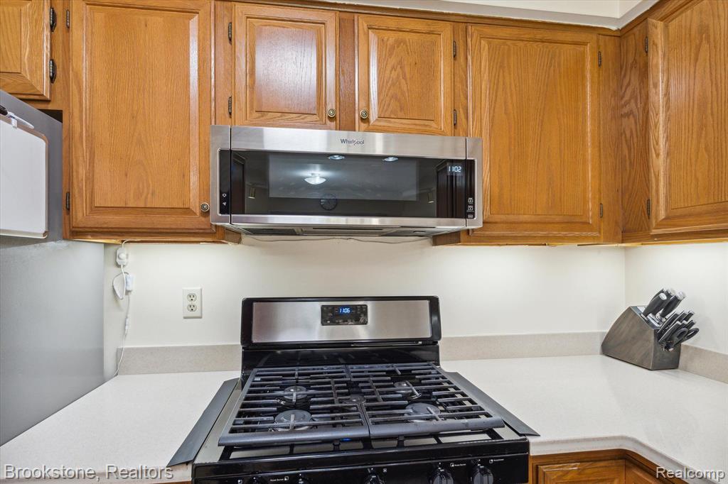 41424 AMBERCREST Drive, Sterling Heights, MI 48314 — Photo 14