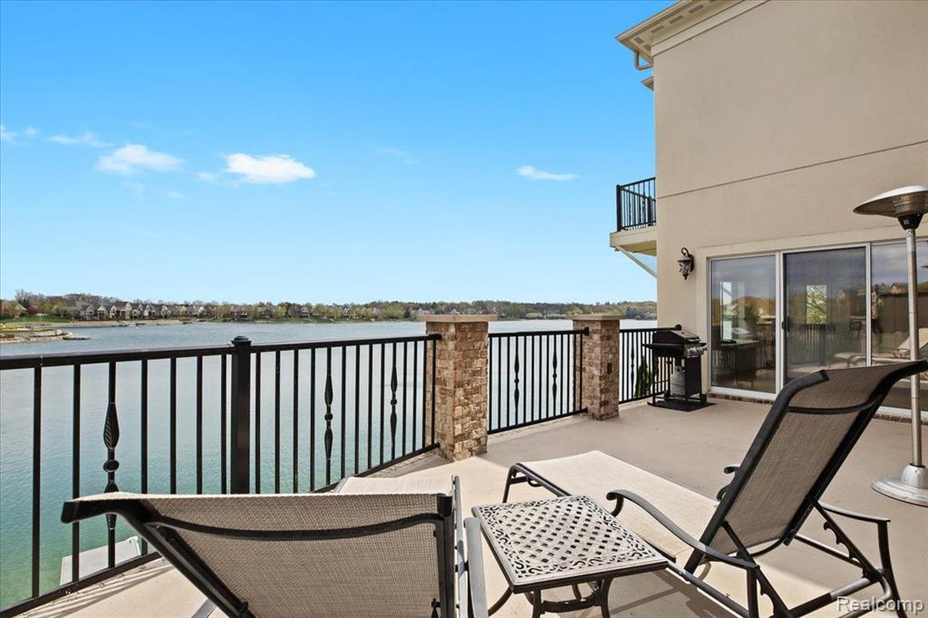 8393 BOULDER SHORES Drive, South Lyon, MI 48178 — Photo 17