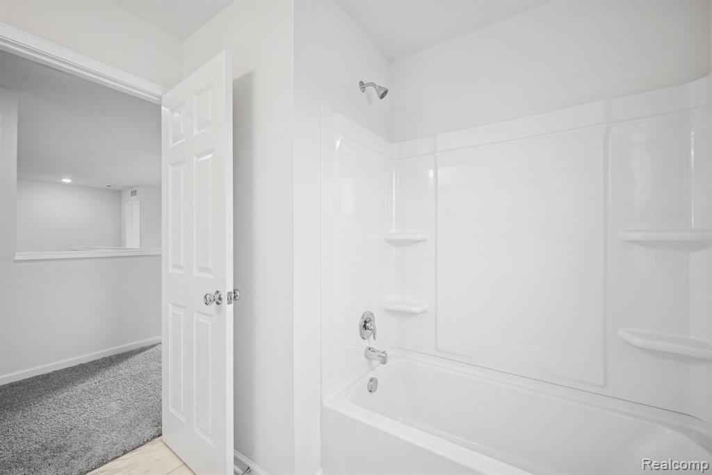 54823 Heron Circle, New Baltimore, MI 48047 — Photo 32