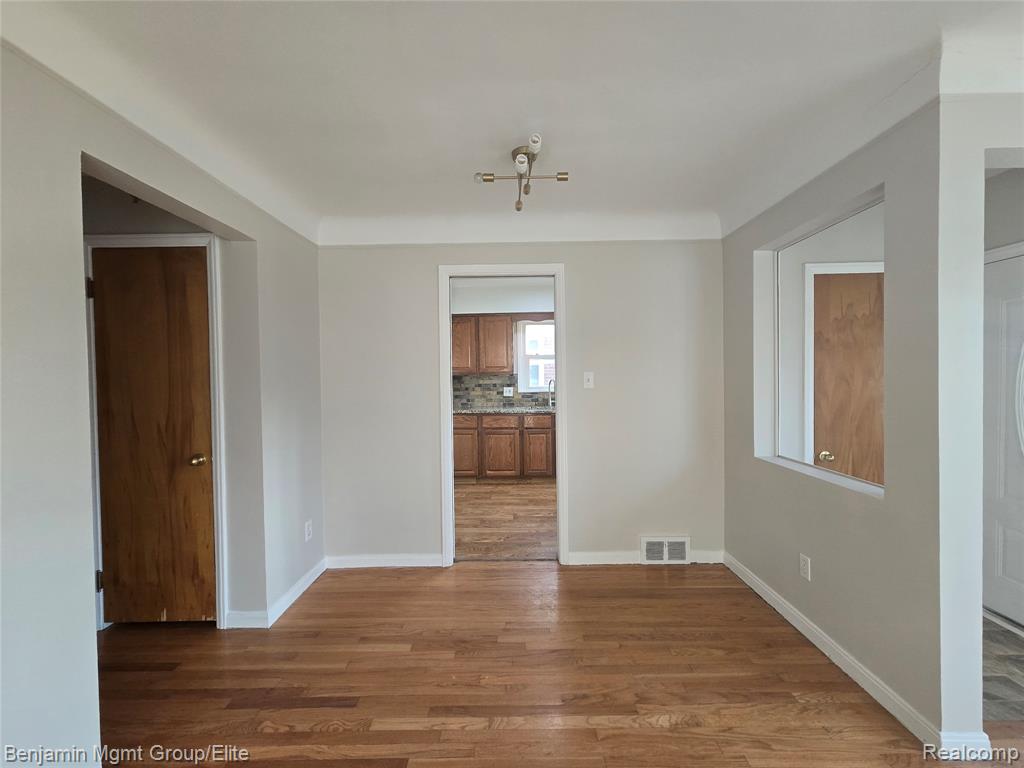 9560 Dixie, Redford, MI 48239 — Photo 8