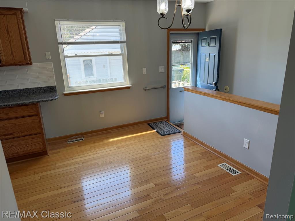 429 Cambridge Avenue, South Lyon, MI 48178 — Photo 2