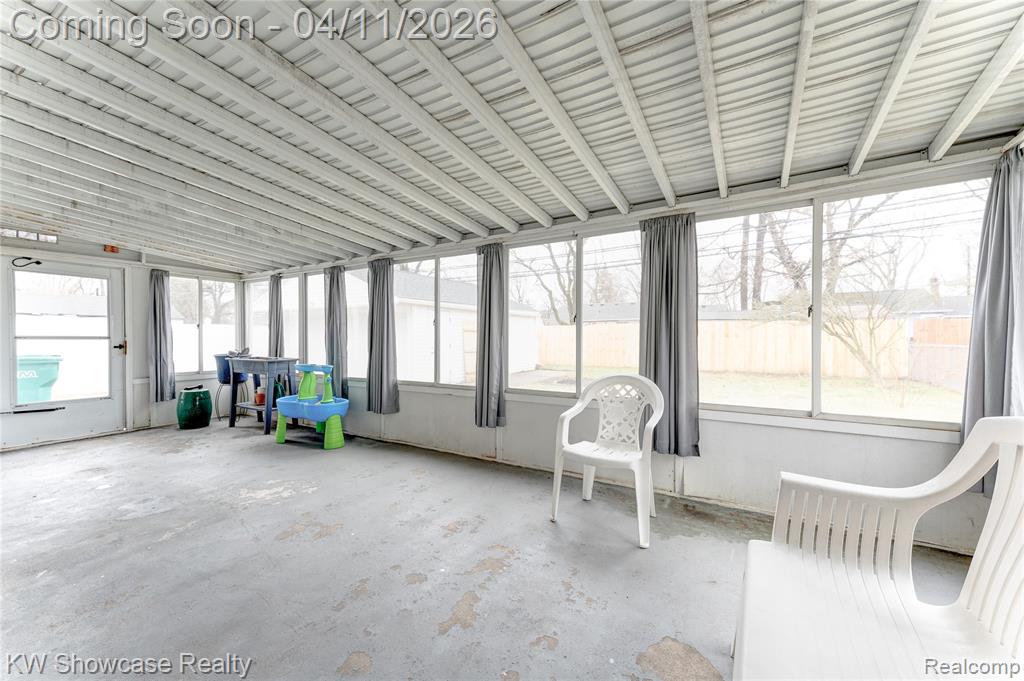 23033 Hawthorne Street, Farmington, MI 48336 — Photo 17