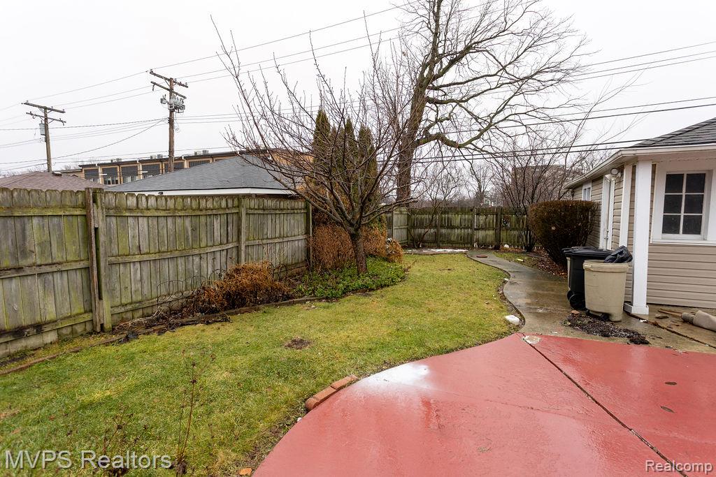 20946 Littlestone Road, Harper Woods, MI 48225 — Photo 13