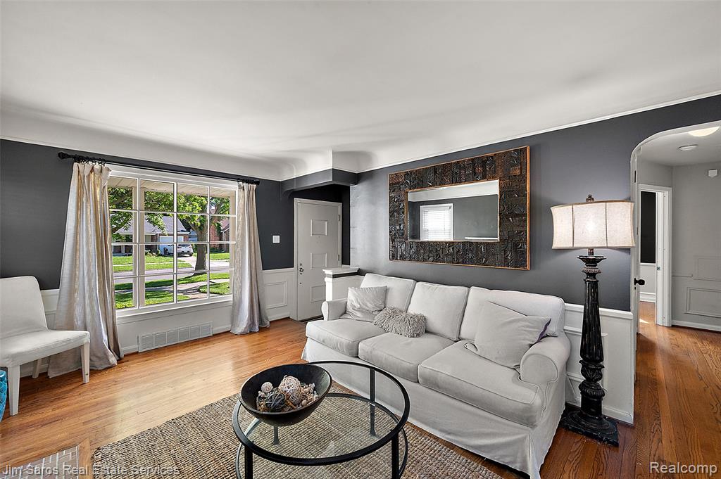 2371 Allard Avenue, Grosse Pointe Woods, MI 48236 — Photo 9