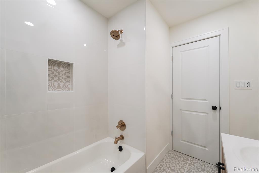 21930 Marlow Street, Oak Park, MI 48237 — Photo 10
