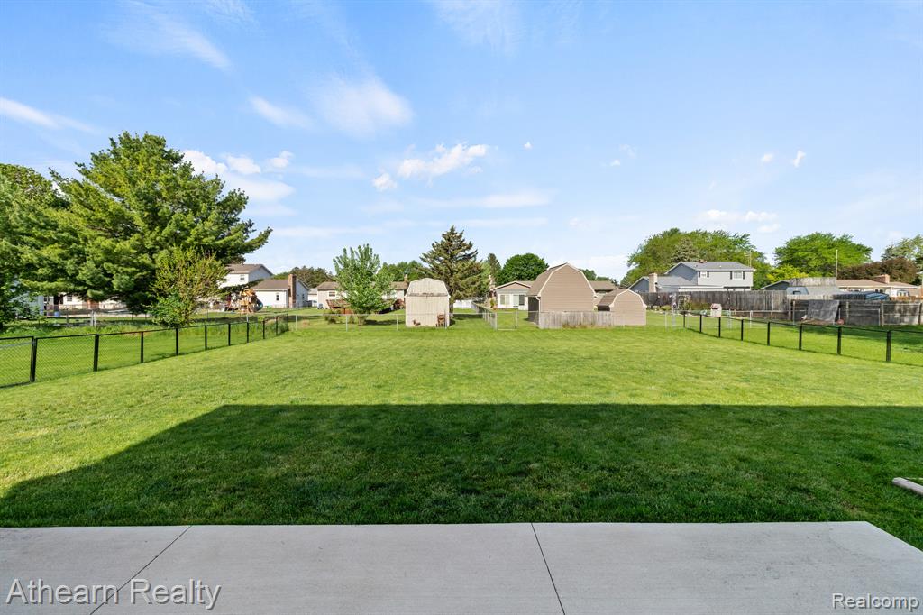 6102 Weyerbacher Drive, Swartz Creek, MI 48473 — Photo 7